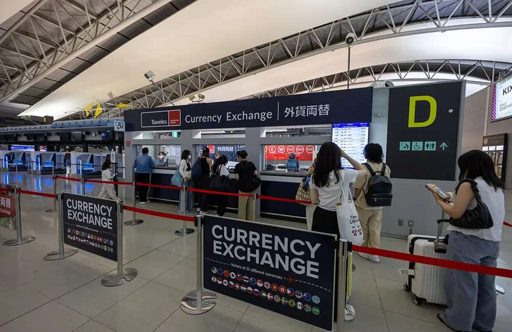 Cash is still king: 84% of Aussies choose to carry currency when they travel abroad 1 Japan-Kansai International Airport currency exchange. Image: winhorse/iStock cash travel trends