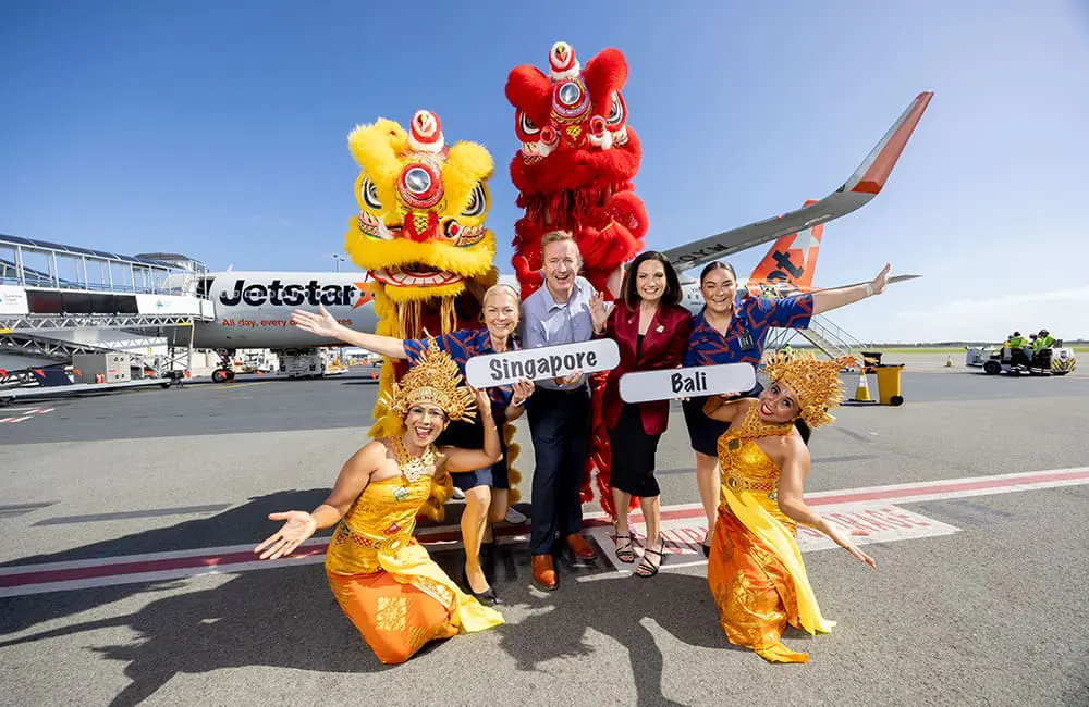 Sunshine Coast goes global: First Jetstar flight launches to Bali and Singapore 2 Jetstar crew with (from left) Sunshine Coast Airport CEO Chris Mills and Mayor Rosanna Natoli on the launch of Sunshine Coast to Bali flights.