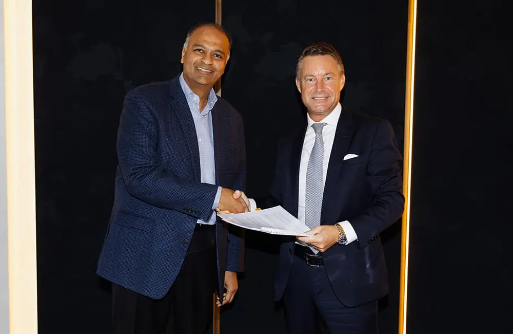 PHC Managing Director Prakash Pandey and Marriott International Vice President – Hotel Development, Australia, New Zealand & Pacific Richard Crawford sign the St Regis hotel development agreement.