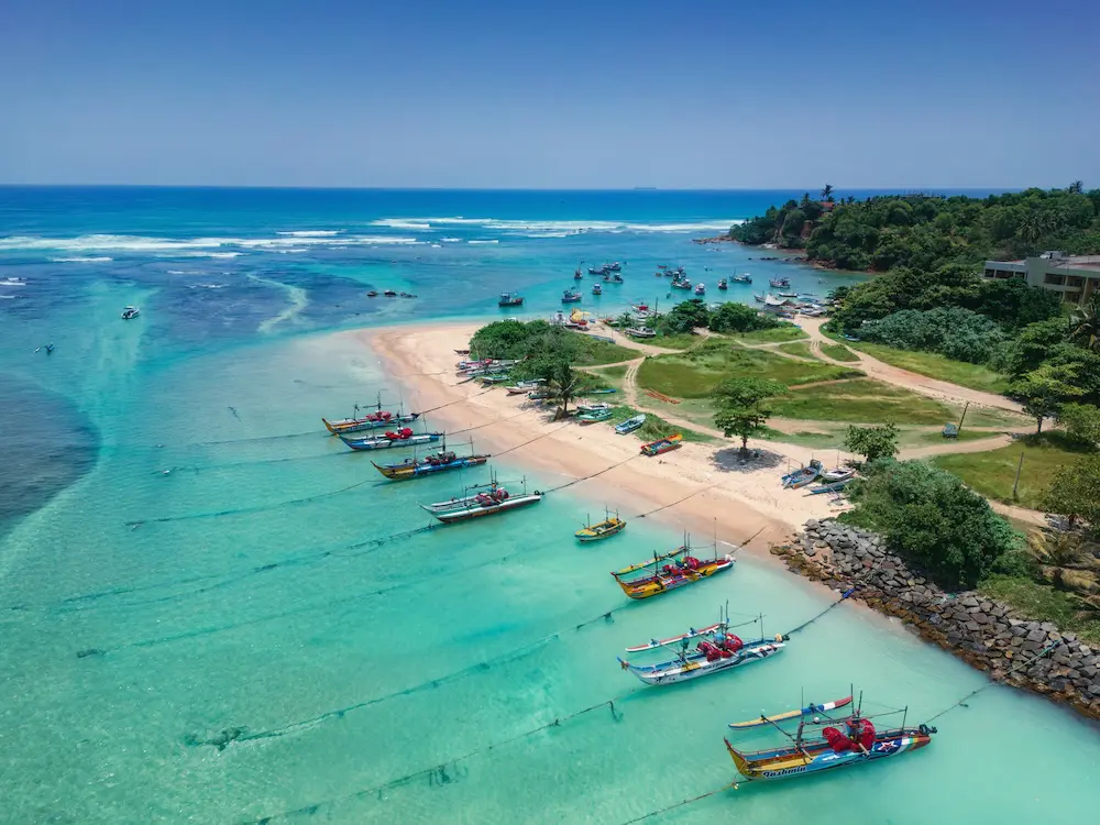 A beach on the south coast of Sri Lanka, near the town of Weligama. (Image Dmytro Buianskyi / iStock)