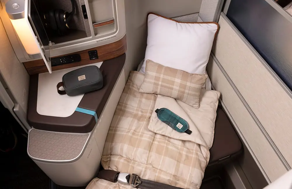 Alaska Airlines unveils first-ever International Business Class Suites for Europe & Asia flights 1 Alaska Airlines International Business Class Suites lie-flat bed
