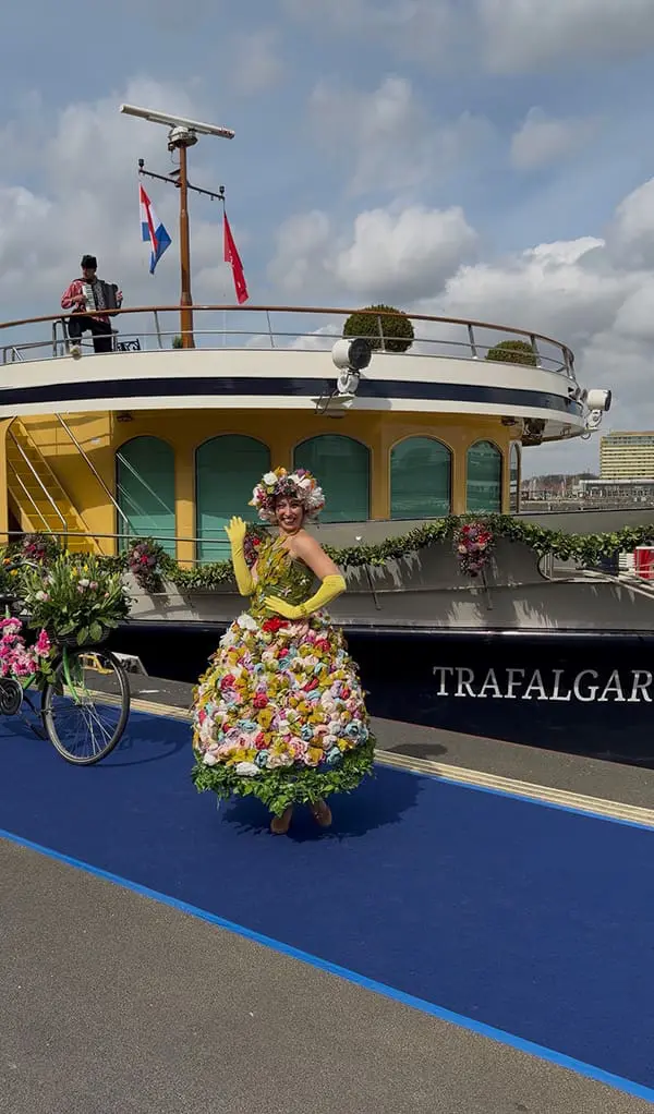 Local performer at the Trafalgar Verity launch.