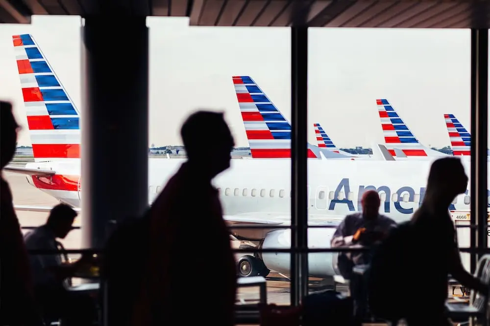 Chicago, IL, USA - July 17, 2017: American Airlines fleet of airplanes with passengers at O'Hare Airport passing through corridor. (Image FangXiaNuo)