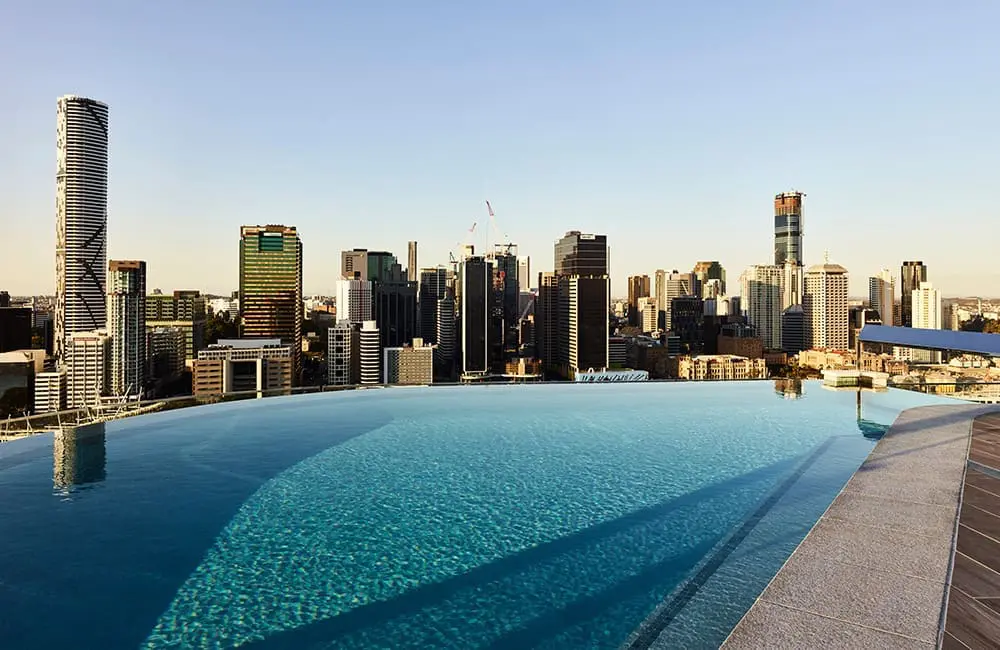 CLLIX expands with two new properties in one of Australia’s fastest-growing markets 1 Views of Brisbane City and the river from the rooftop infinity pool at Lucid Apartments by CLLIX