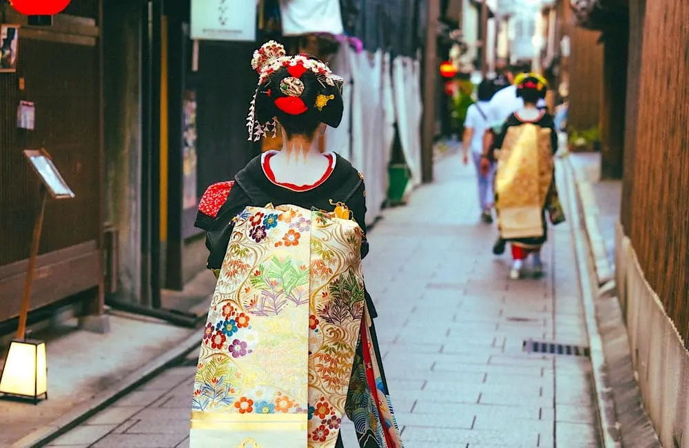 Don't just book Japan. Get inside it with InsideJapan 2 InsideJapan can arrange geisha experiences that take clients beyond a fleeting street glimpse and into private rooms