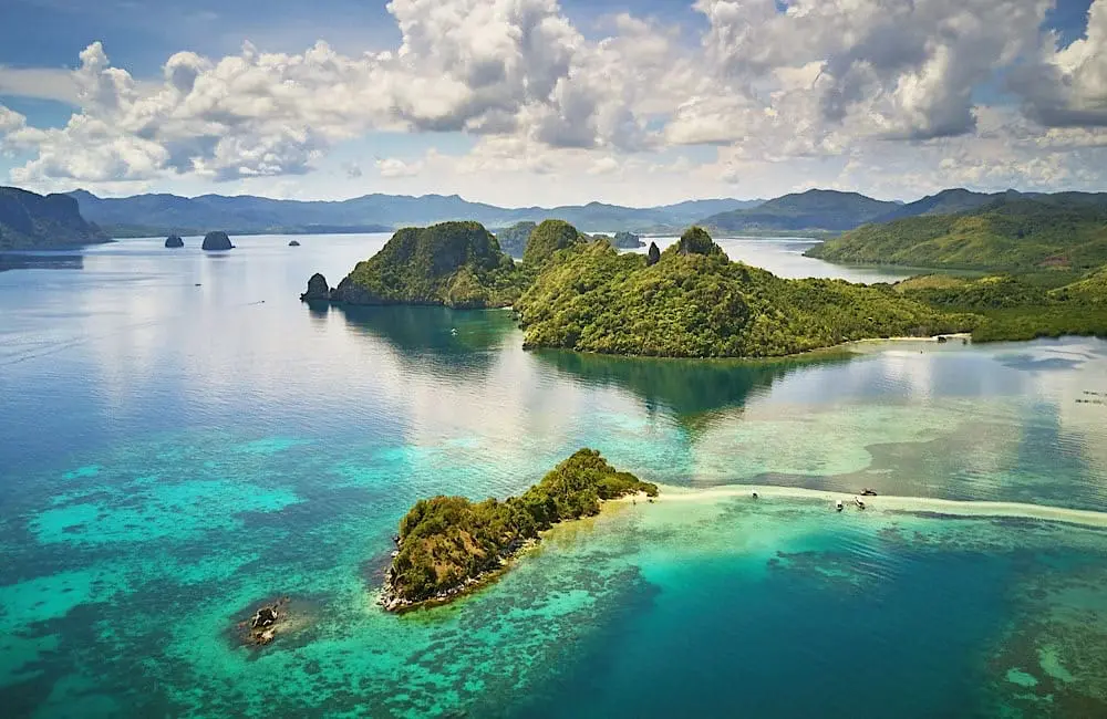 Qantas Frequent Flyers can now use points on Philippine Airlines 1 The new Qantas and Philippine Airlines partnership gives QFF members access to 15 Philippines island destinations, including Boracay, Cebu and Palawan.