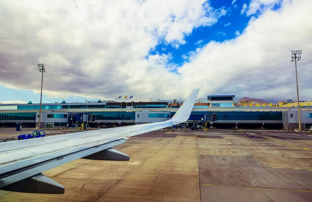 Australians evacuated last from deadly cruise outbreak as charter flight heads home