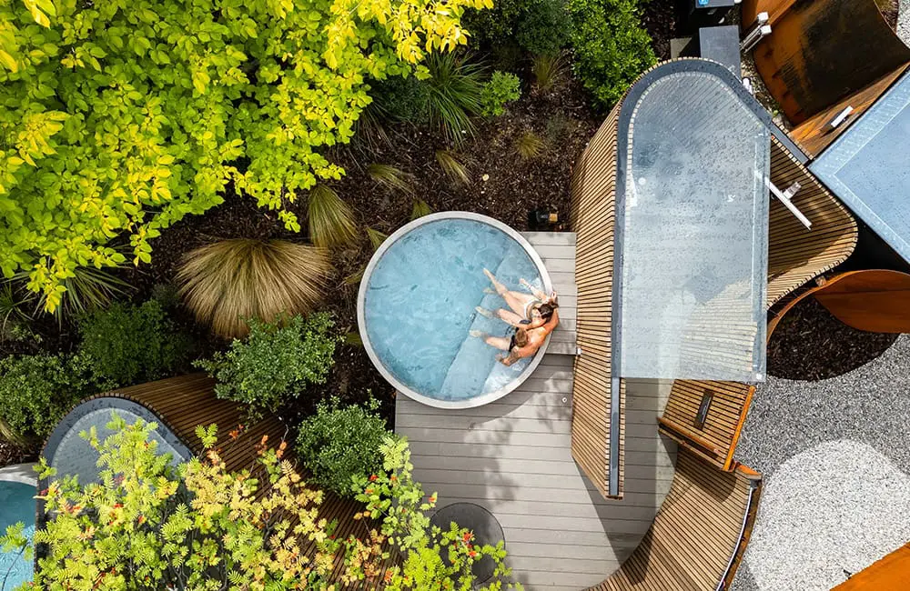 New après-ski option for Aussies as Queenstown unveils first central hot pools
