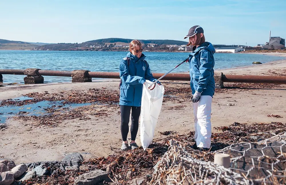 Why more travellers are choosing HX: Record science experiences, lower emissions and a bold 2030 vision 3 HX Beach clean 2
