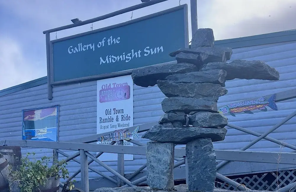 Outside the Gallery of the Midnight Sun in Yellowknife, a reminder of how culture, place and storytelling are woven through everyday life in Canada’s north.