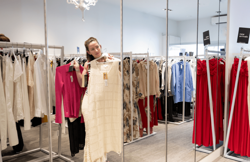 VENLA helps customers buy, sell and extend the life of quality fashion, from high-street pieces to luxury accessories.