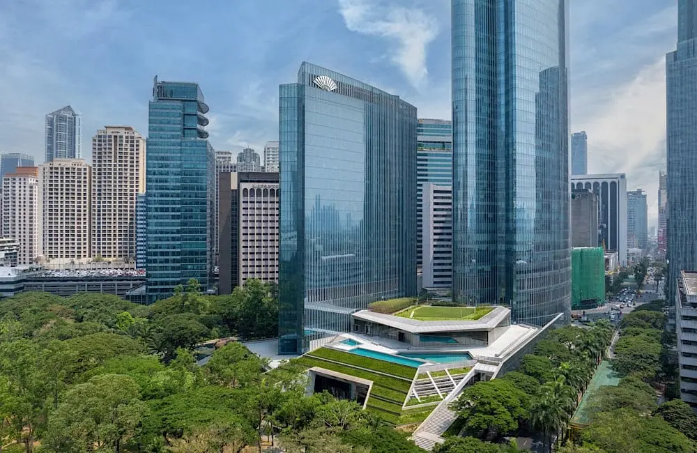 Mandarin Oriental Makati, Manila brings the brand back to the heart of the city’s business and lifestyle district.