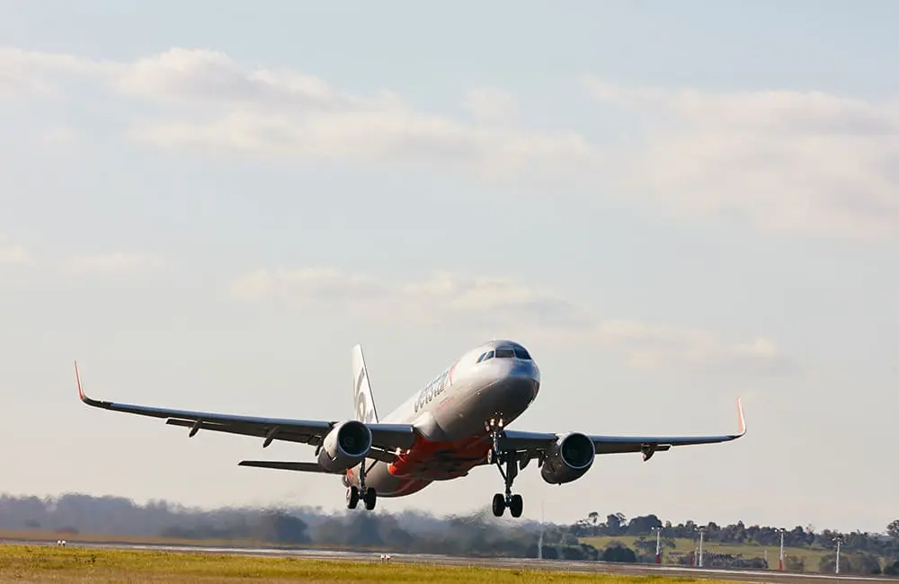 Jetstar to fly Western Sydney International's first-ever passenger flight in October 2026 4 Jetstar A320 aircraft taking off from tarmac