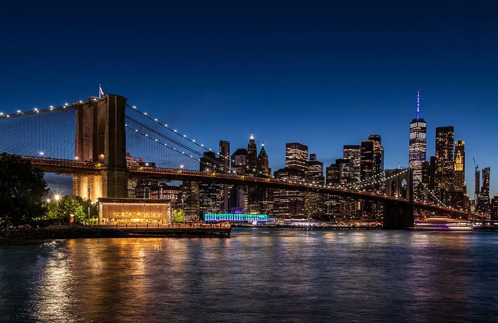 The shimmering Manhattan skyline at night from Brooklyn, NYC. Image: Timelapse Company