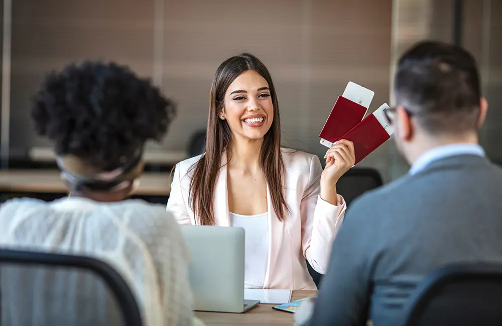 Travel advisors with clients – AdobeStock for SaCSA qualification review