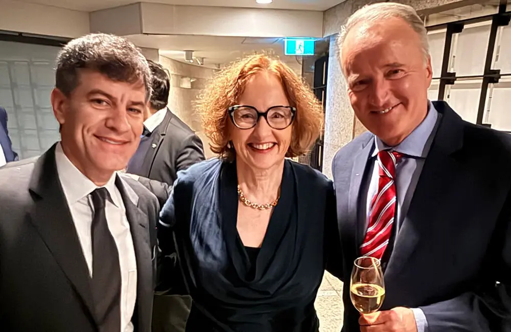 Five decades on: The Walshe Group marks 50 years repping aviation and travel to Aussies 2 Here's to 50! Jacqui Walshe (centre) with The Walshe Group Board Chair Ed Sims & Delta Air Lines Managing Director – International & Specialty Sales Rob LeBel.