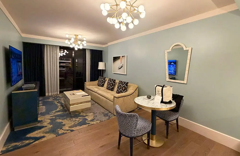 The lounge and dining area with a view. Image: Cassie Tannenberg