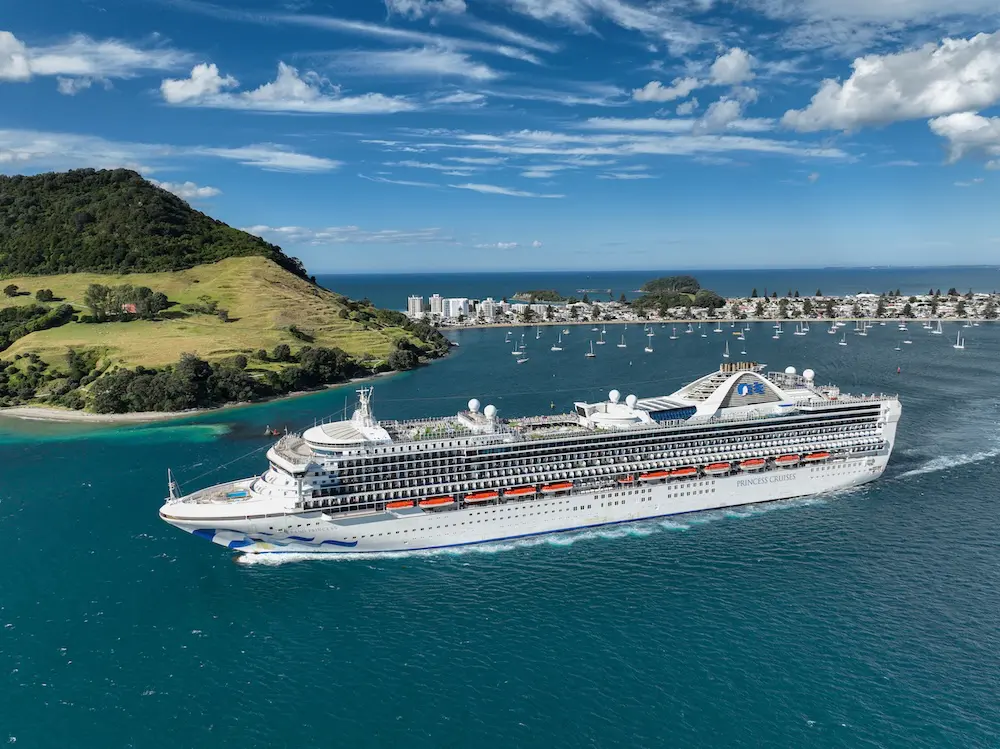100 days to go: Grand Princess returns to Australia year-round 1 Grand Princess returns to Australia year-round in 100 days for 50th anniversary