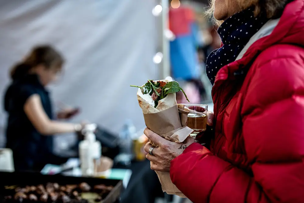 An alfresco market with food, drinks, local Tasmanian producers, entertainers & musicians.