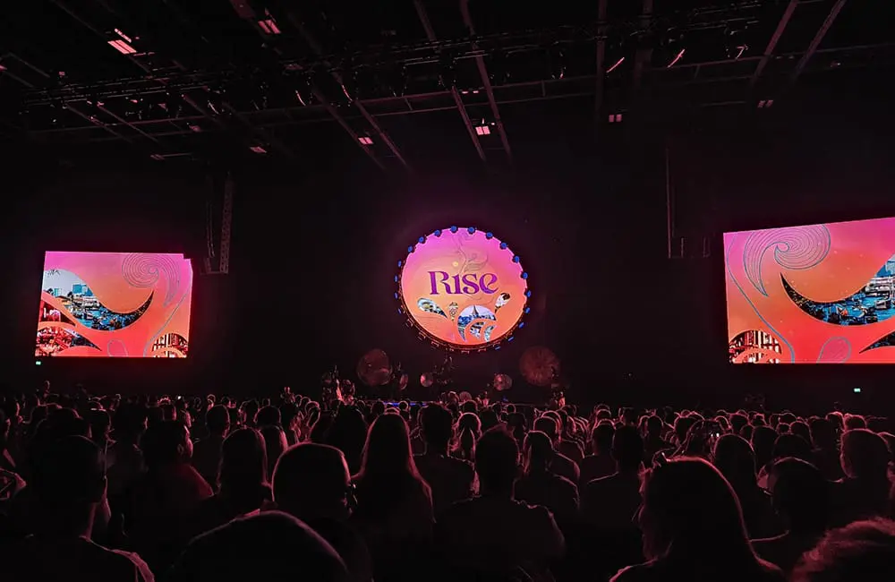 FCTG Global Gathering 2026 conference with 'Rise' theme on screens.
