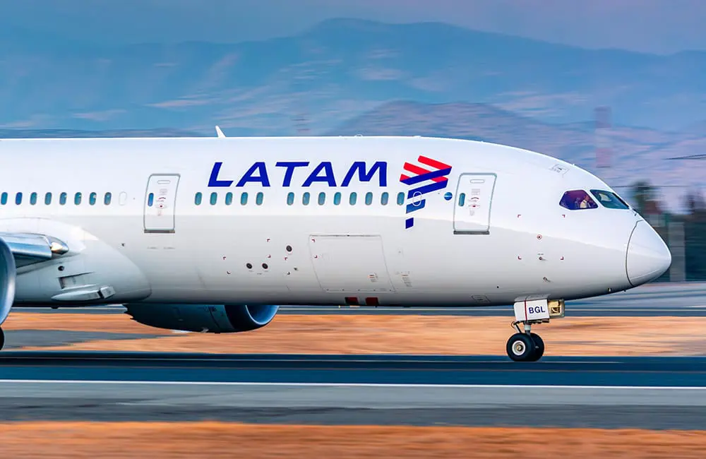 LATAM Boeing 787-9 Dreamliner at Santiago International Airport. Image: Simón Blaise/LATAM