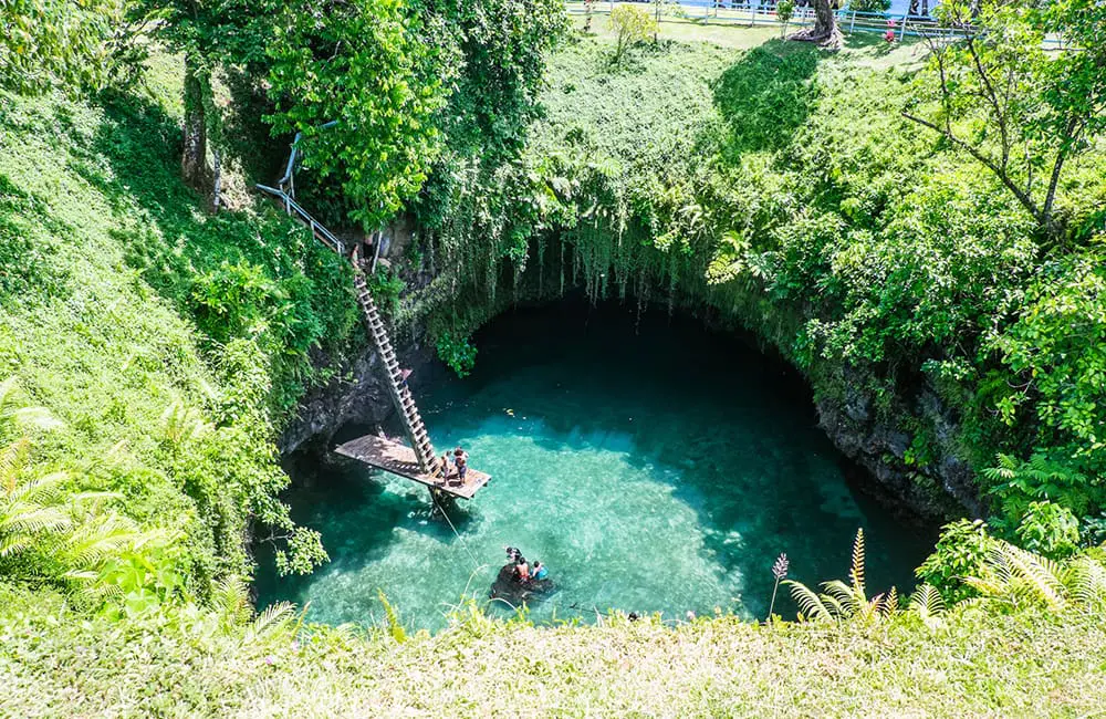 The impossible blues of To-Sua ocean trench