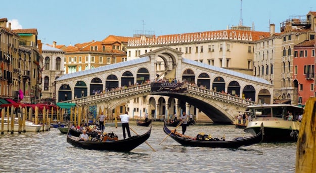 More women are embracing solo travel in 2016 21 Venice Italy KarryOn