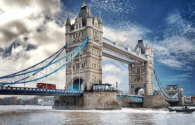tower bridge London - karryon