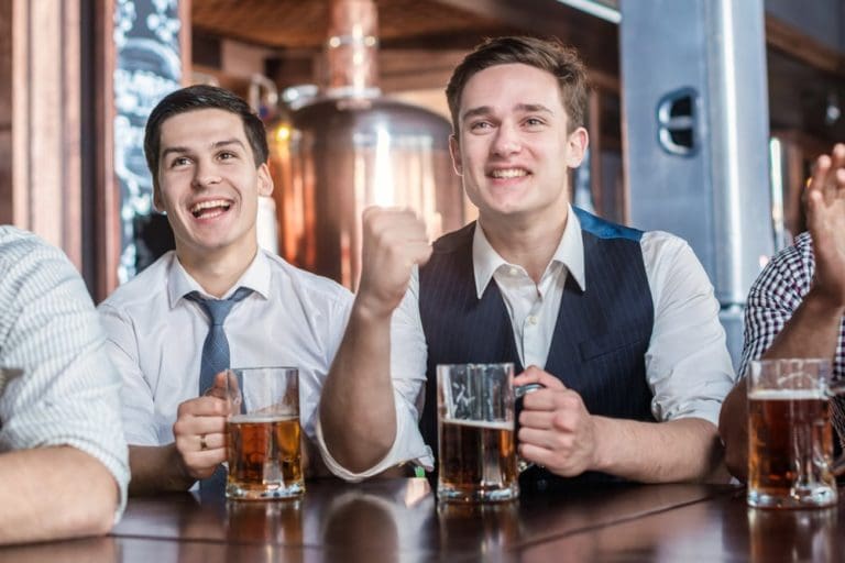 #KOExtraMile: Air Canada buys a whole pub a round