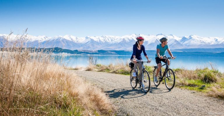Australians cycling into New Zealand