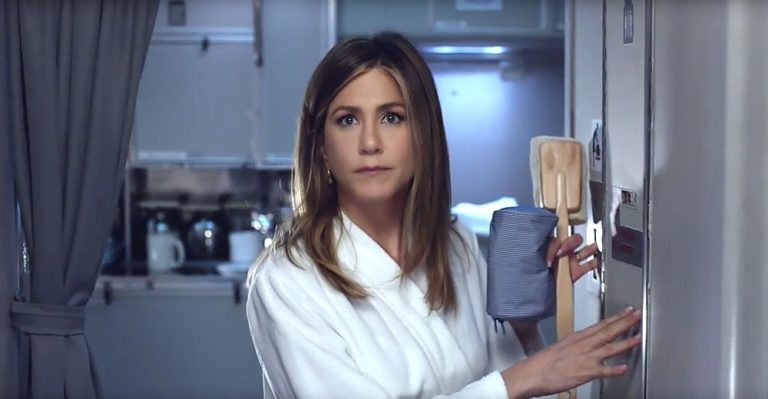 Did Jennifer Aniston just stick it to American Airlines?