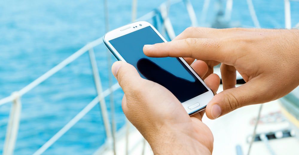 Surfing at sea: Cruisers want to be online