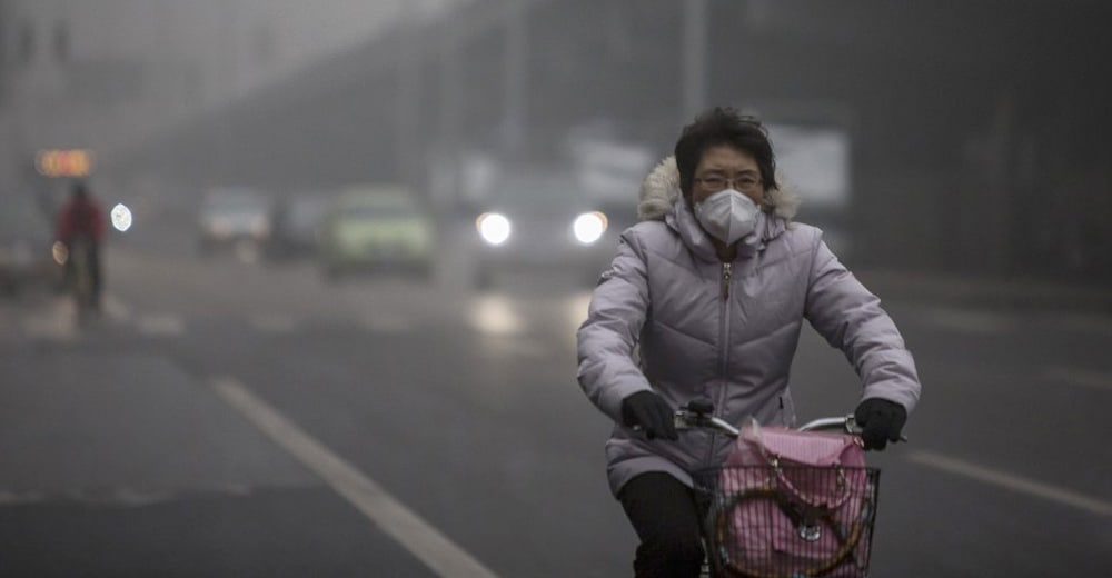 Travellers told to stay indoors as Beijing raises pollution alert
