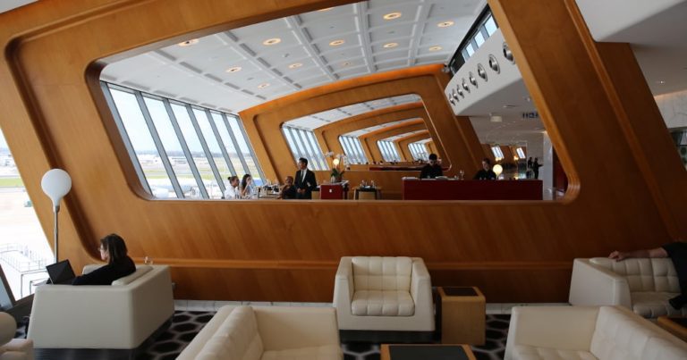 What really goes on in Sydney’s Qantas International First lounge?