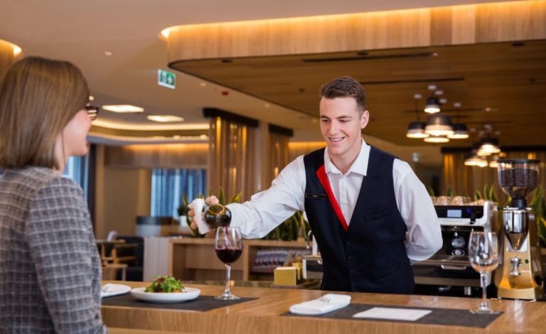 Want to try a Qantas lounge? Purchase a day pass