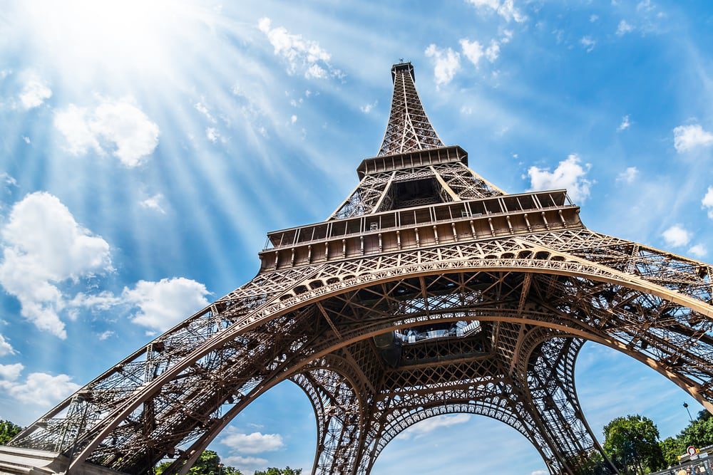 France fights to hold onto its place as the world's top holiday spot
