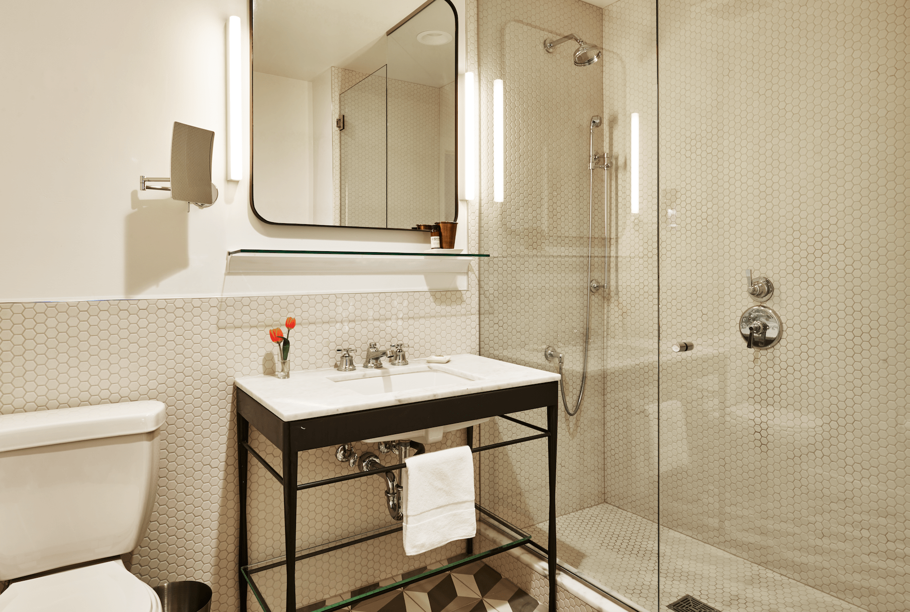 The Iconic Hollywood Roosevelt Hotel has never looked so good 8 screen-shot-2016-09-28-at-11-24-37-am