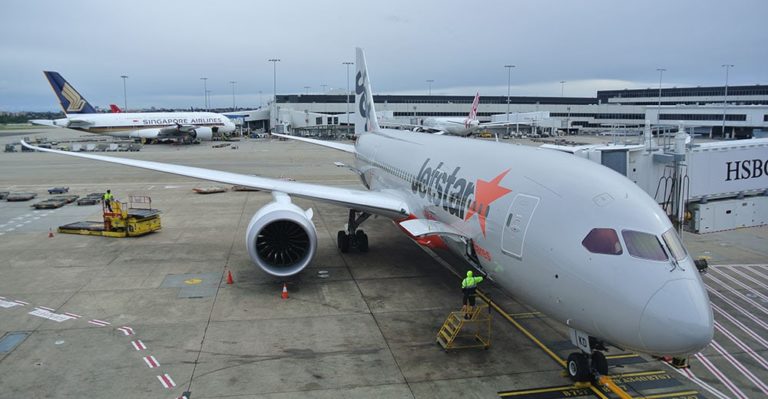 Oops! Did Jetstar just forget to unload its bags?
