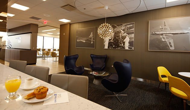 Before United Airlines upgrades its LAX Club Lounge, here's what we love about the current space