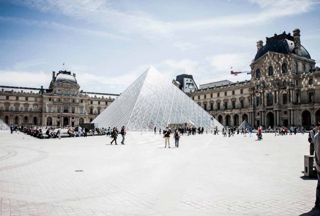 Louvre reopens after machete attack