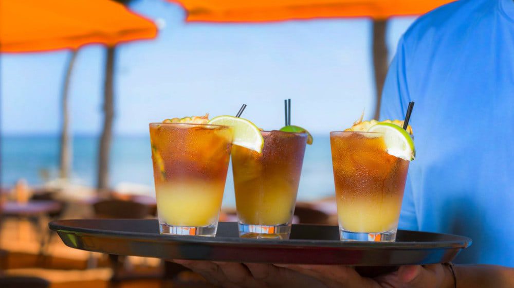 Hawaiian hotel launches 'cocktail hotline' for guests who couldn't be arsed walking to the bar