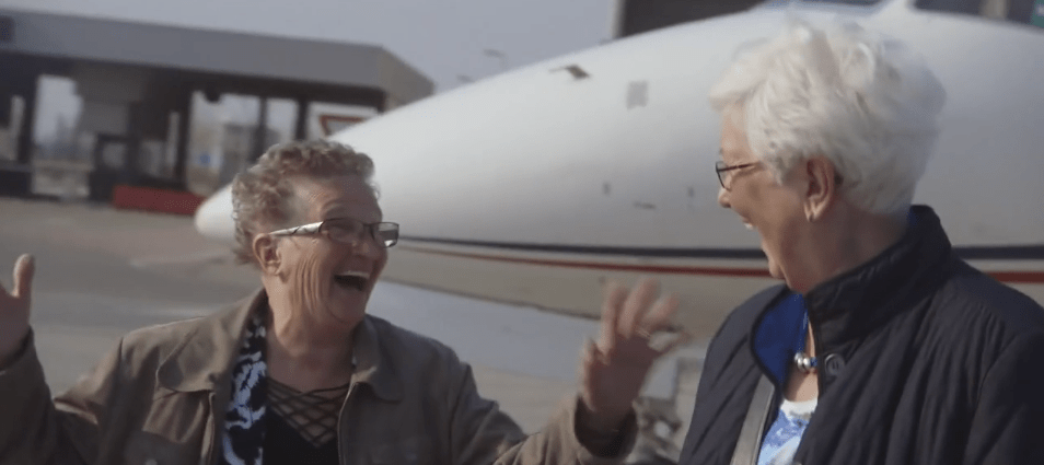 2 grandmas board a plane for the first time & their reactions will truly brighten up your day 11 Screen Shot 2017-06-23 at 11.58.49 AM
