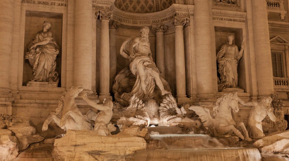 Tourists just lost the right to eat & drink near Rome's Trevi Fountain