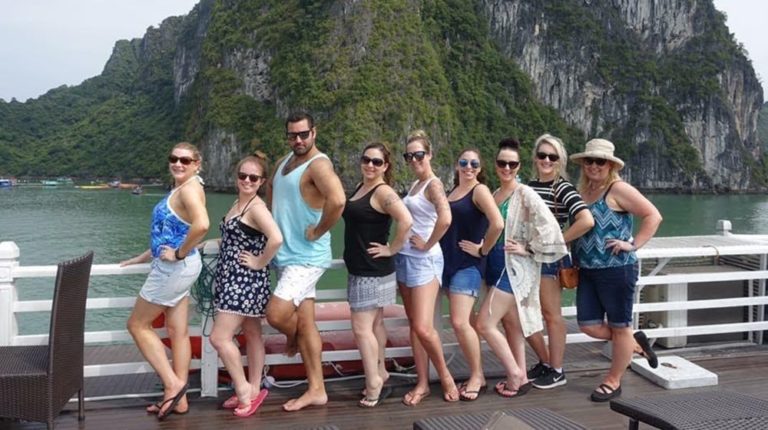 Travel Agents spotted on the ‘edge’ with Celebrity & cruising the South Pacific
