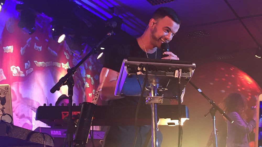 Guy Sebastian rocks the stage at Helloworld Travel Frontliners + this year's award winners
