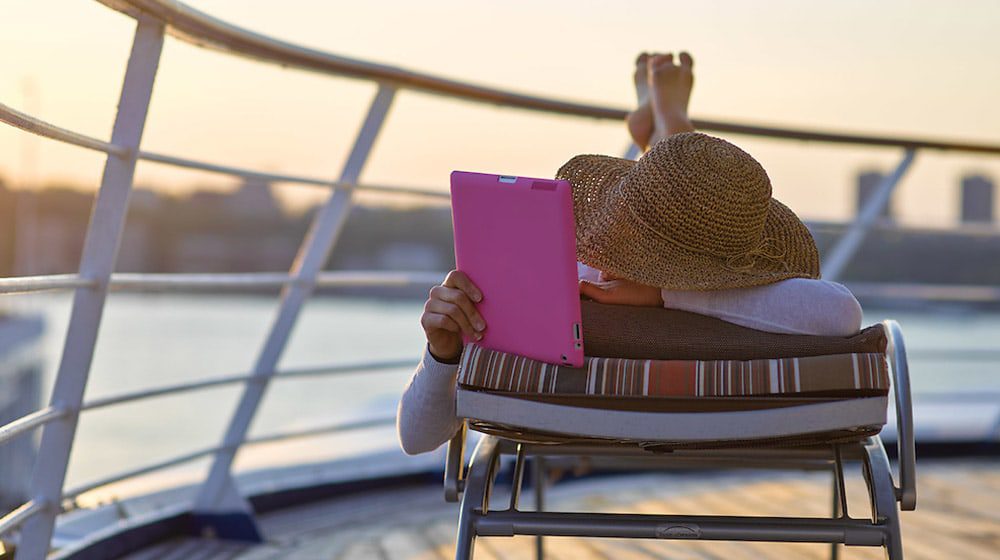 Cruise line offers FREE & unlimited WI-FI at sea