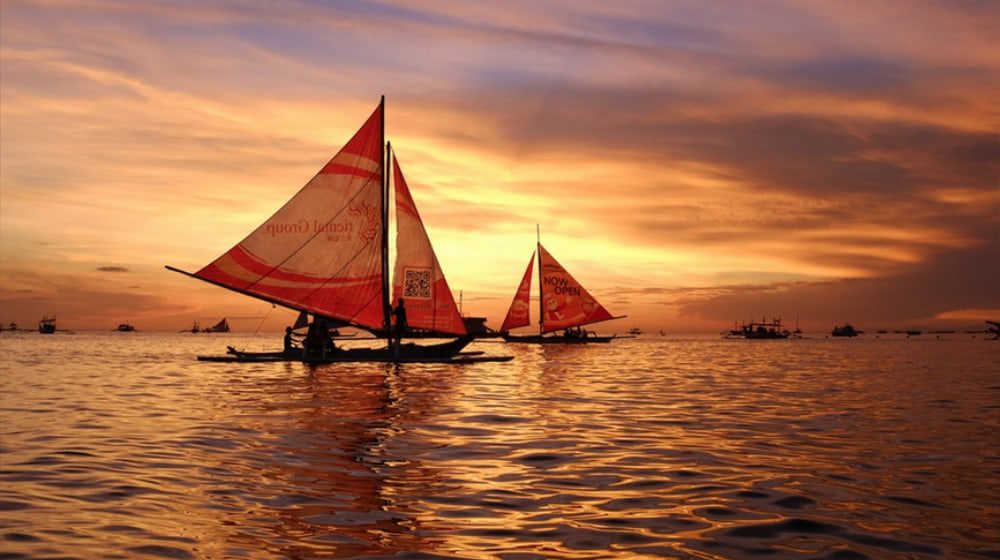 Philippines closes Boracay Island for rehabilitation