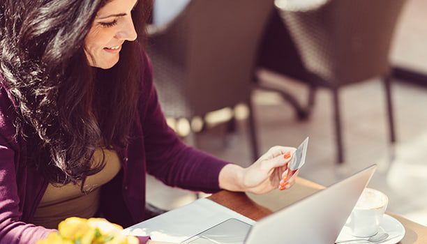 KARRYON-Qantas-Business-Rewards-girl-with-card