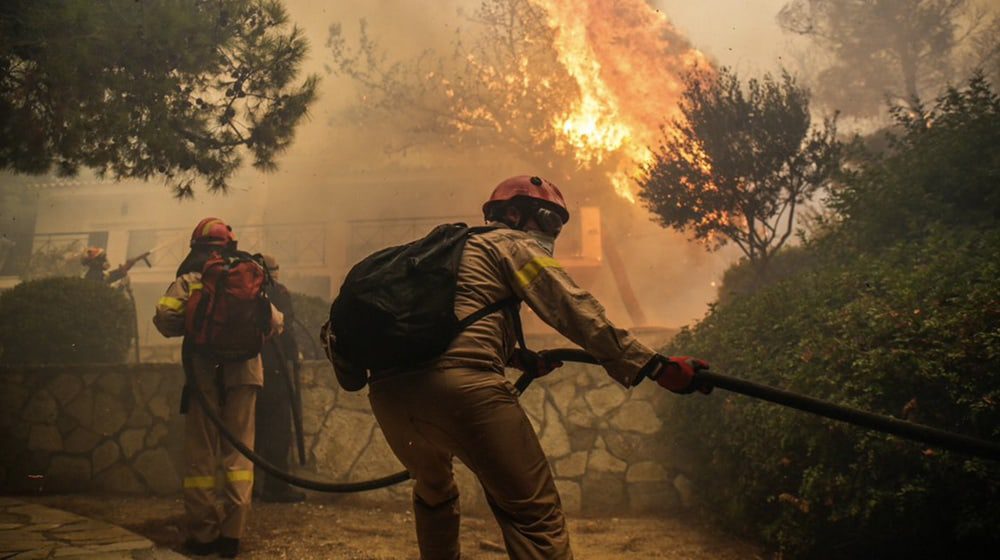 GREECE FIRES: Airlines continue flying to Athens as PM declares 3 days of mourning