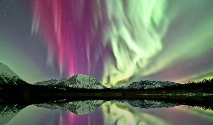 Start exploring with these amazing Canada packages & WIN 4 northern-lights-karryon-canada